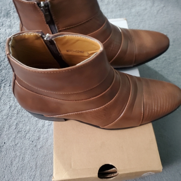 Chelsea boots with class - Picture 1 of 6